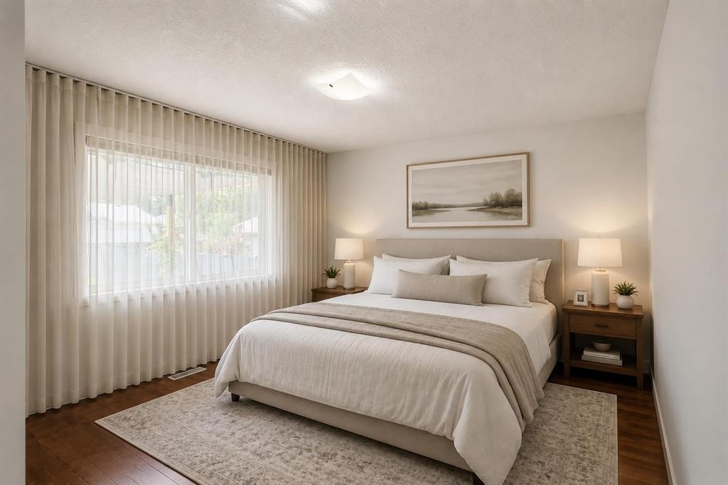95 Hillgrove Crescent Sw, Calgary, AB - Indoor Photo Showing Bedroom