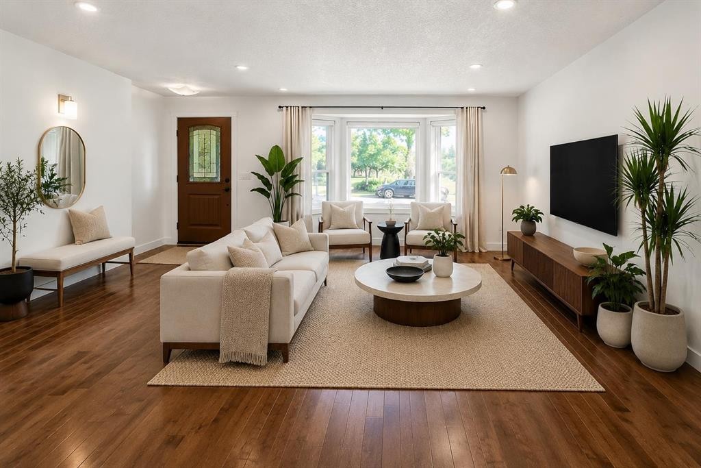 95 Hillgrove Crescent Sw, Calgary, AB - Indoor Photo Showing Living Room