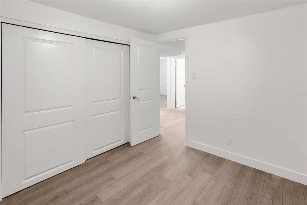 95 Hillgrove Crescent Sw, Calgary, AB - Indoor Photo Showing Other Room
