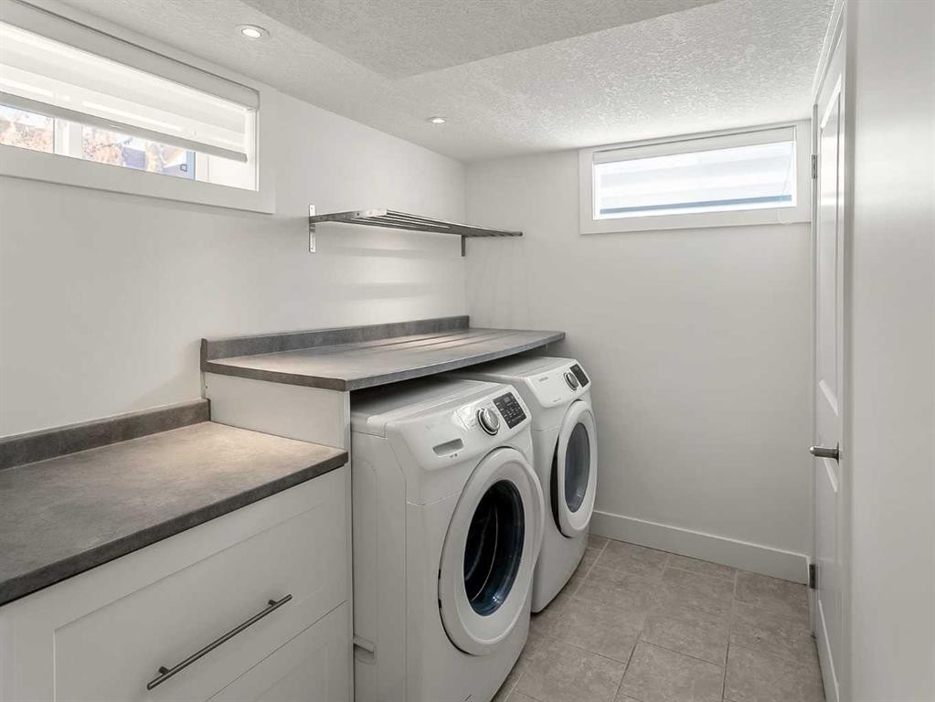 95 Hillgrove Crescent Sw, Calgary, AB - Indoor Photo Showing Laundry Room
