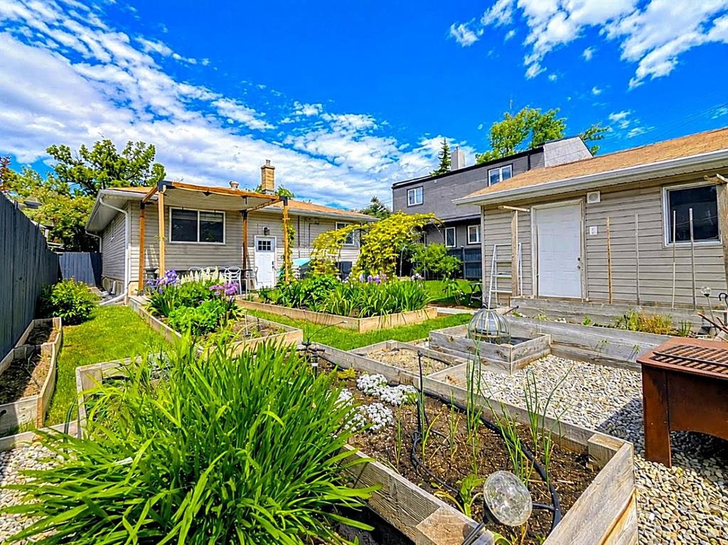 95 Hillgrove Crescent Sw, Calgary, AB - Outdoor