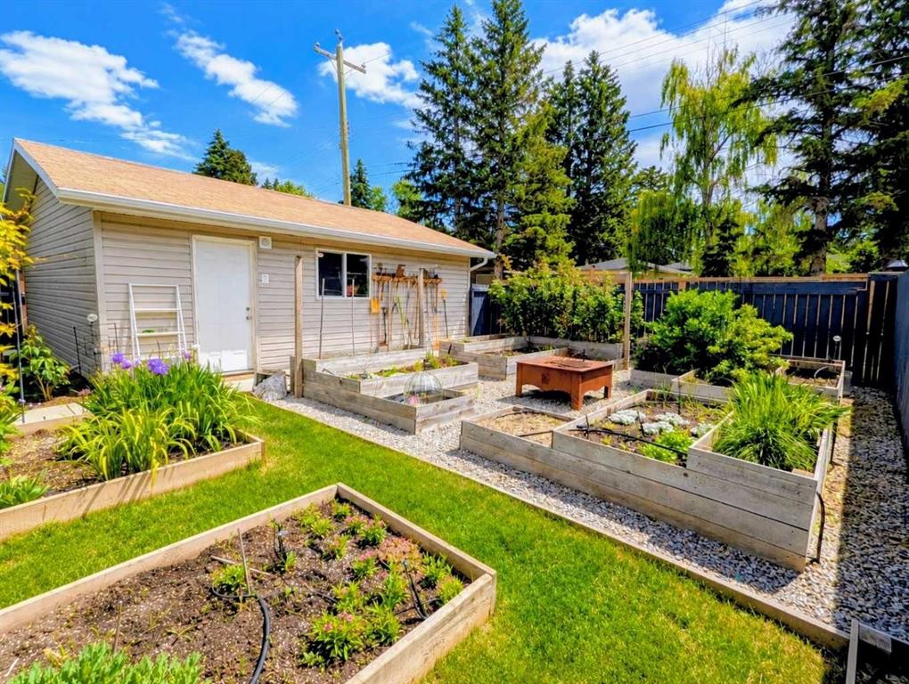 95 Hillgrove Crescent Sw, Calgary, AB - Outdoor