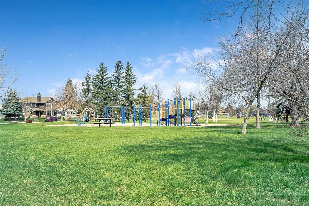 95 Hillgrove Crescent Sw, Calgary, AB - Outdoor