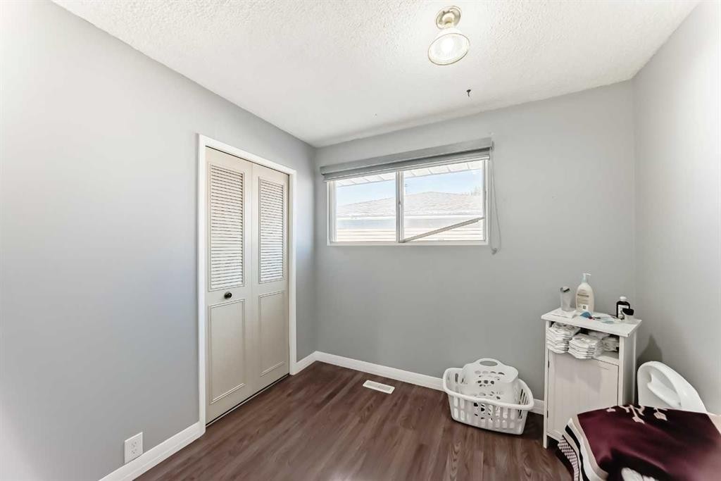 4424 Maryvale Drive Ne, Calgary, AB - Indoor
