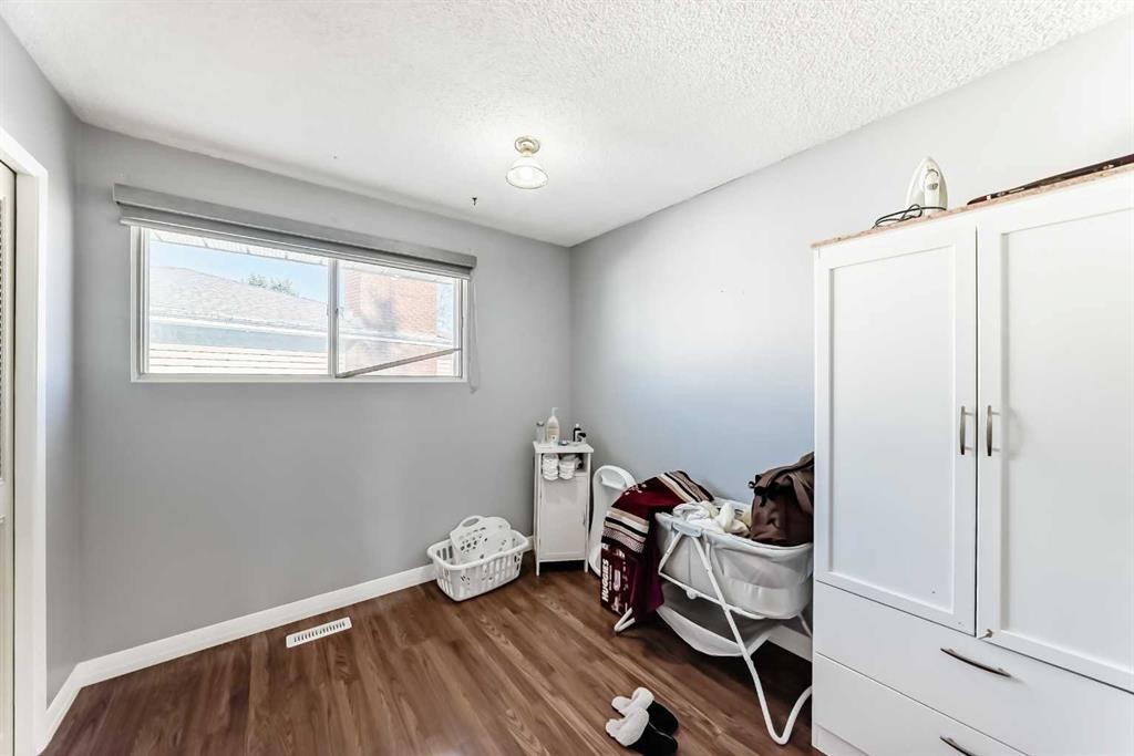 4424 Maryvale Drive Ne, Calgary, AB - Indoor