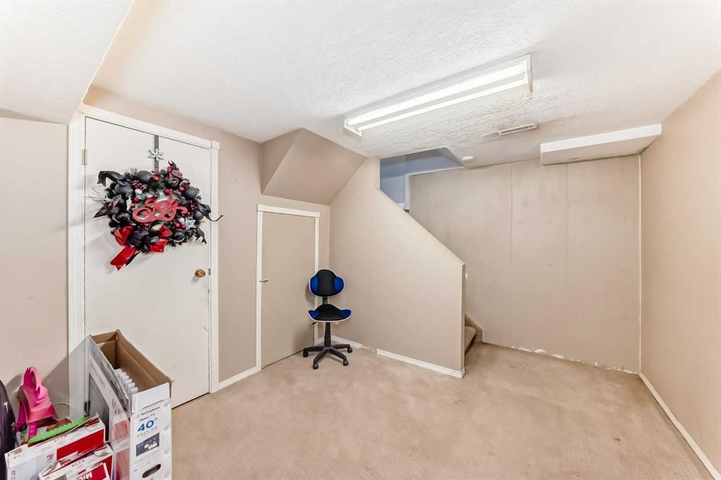 4424 Maryvale Drive Ne, Calgary, AB - Indoor