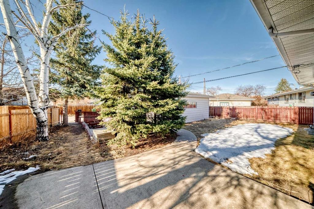 4424 Maryvale Drive Ne, Calgary, AB - Outdoor