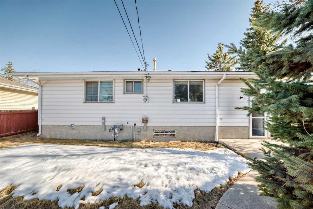4424 Maryvale Drive Ne, Calgary, AB - Outdoor