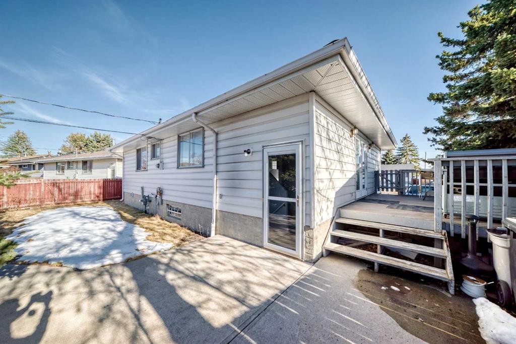 4424 Maryvale Drive Ne, Calgary, AB - Outdoor