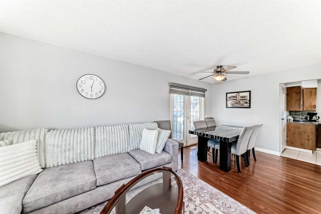 4424 Maryvale Drive Ne, Calgary, AB - Indoor