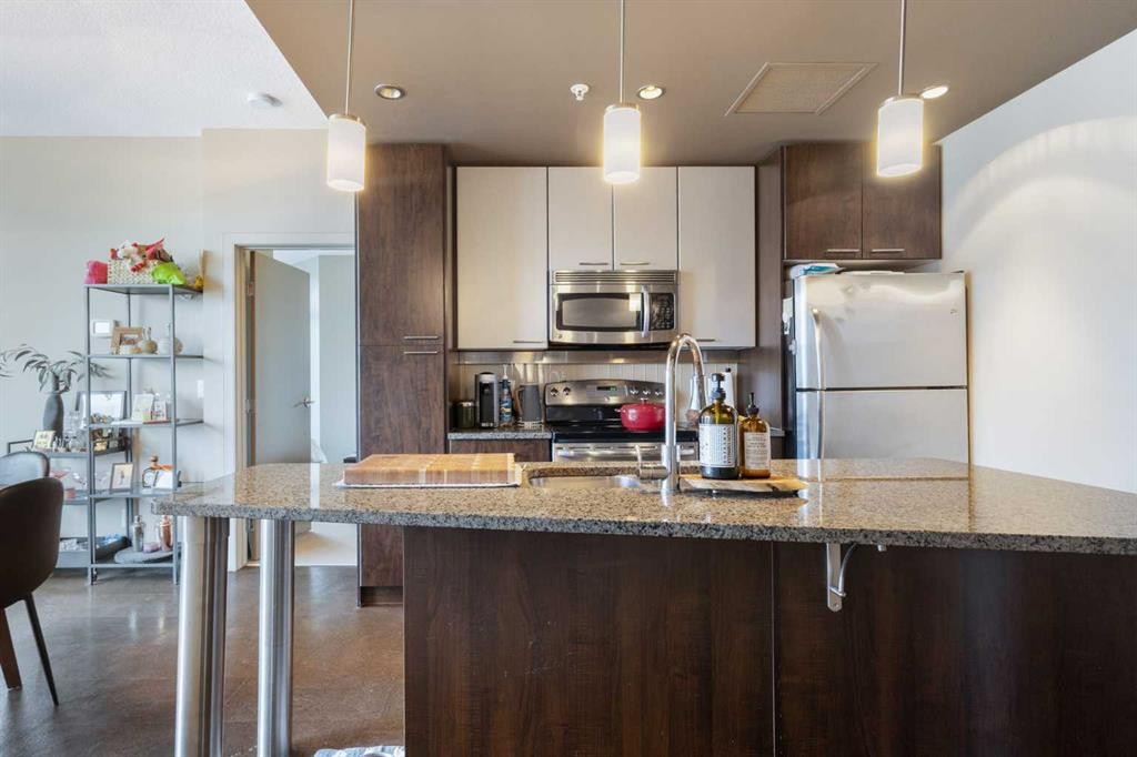 1902-220 12 Avenue Se, Calgary, AB - Indoor Photo Showing Kitchen With Upgraded Kitchen