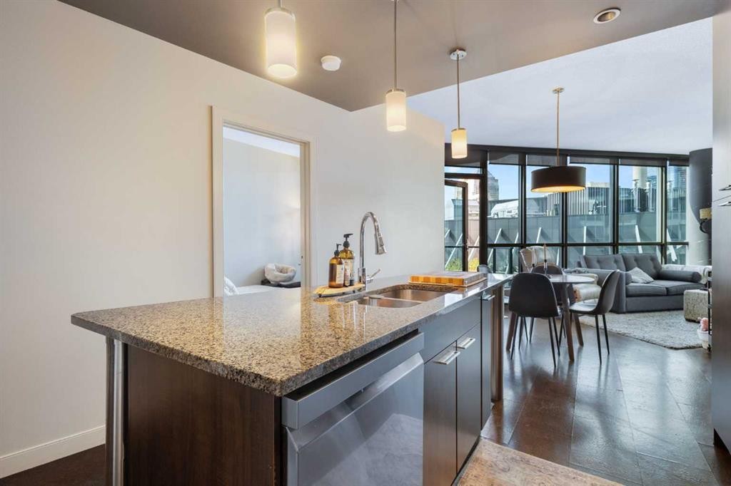 1902-220 12 Avenue Se, Calgary, AB - Indoor Photo Showing Kitchen With Double Sink With Upgraded Kitchen