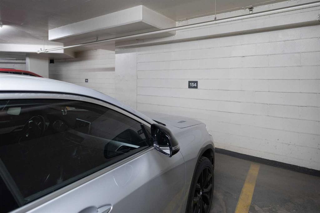 1902-220 12 Avenue Se, Calgary, AB - Indoor Photo Showing Garage