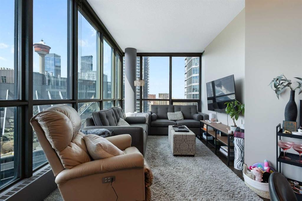 1902-220 12 Avenue Se, Calgary, AB - Indoor Photo Showing Living Room