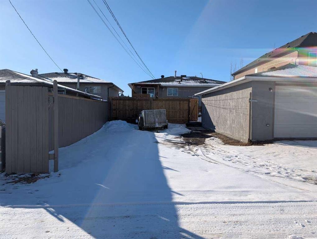 1106 39 Street Se, Calgary, AB - Outdoor