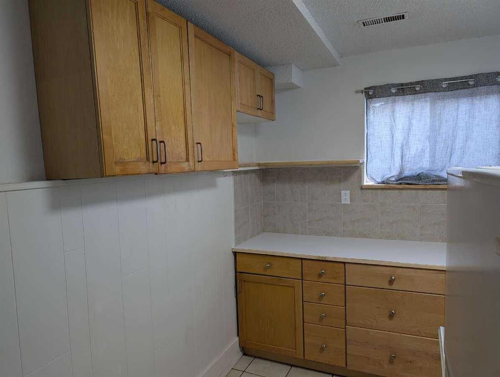 1106 39 Street Se, Calgary, AB - Indoor