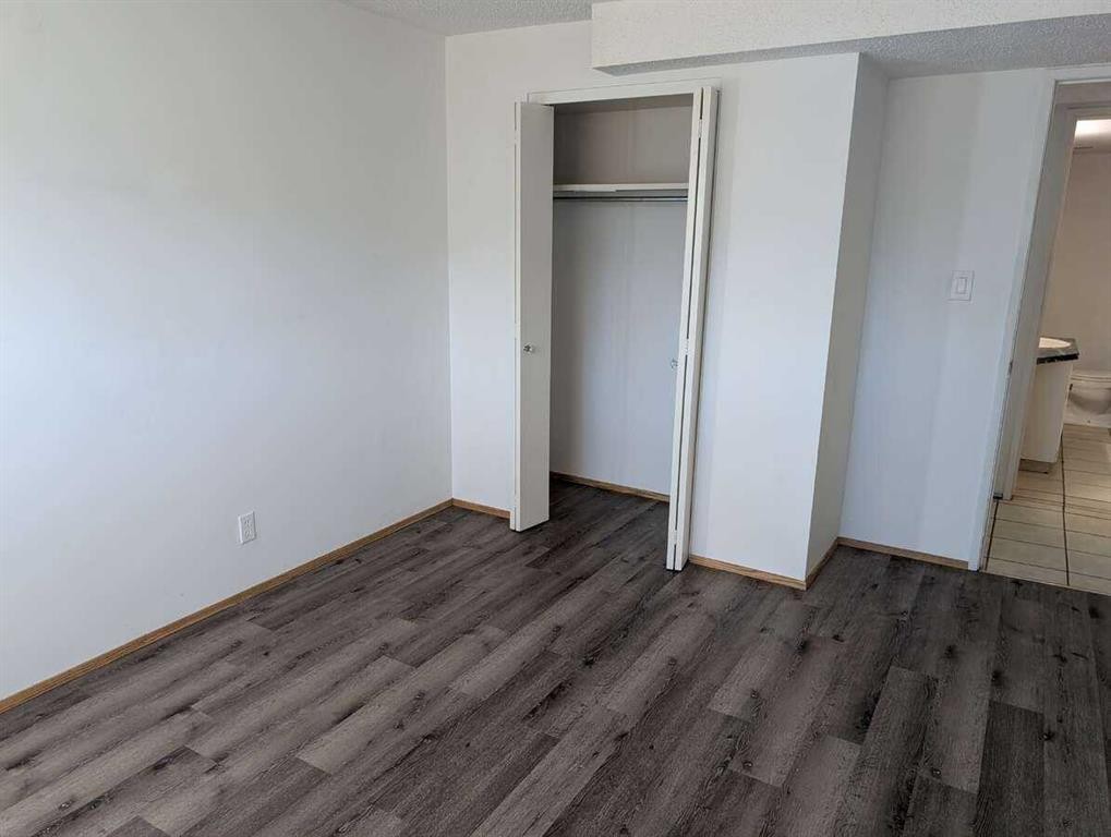 1106 39 Street Se, Calgary, AB - Indoor Photo Showing Other Room