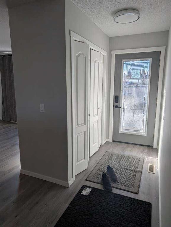 1106 39 Street Se, Calgary, AB - Indoor Photo Showing Other Room