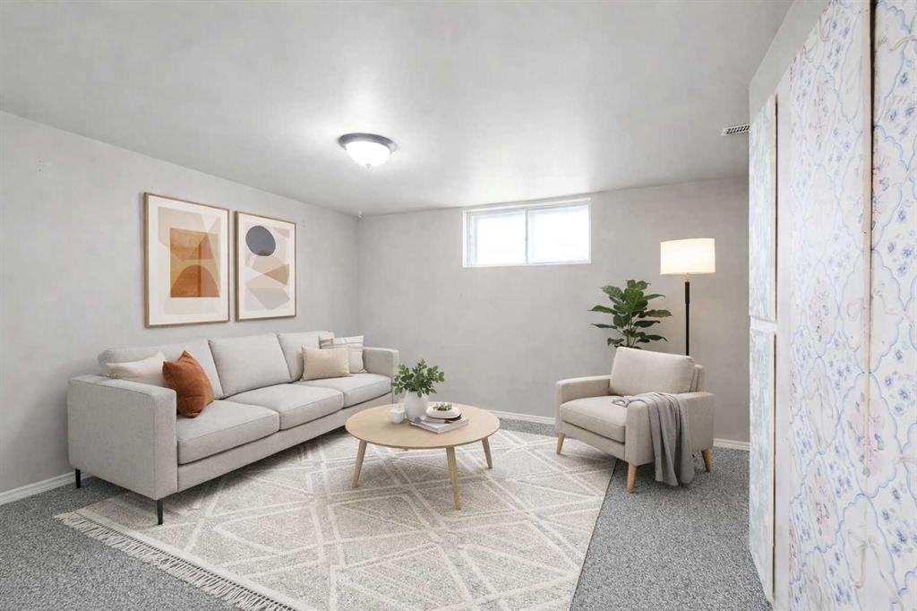 714 17 Avenue Nw, Calgary, AB - Indoor Photo Showing Living Room