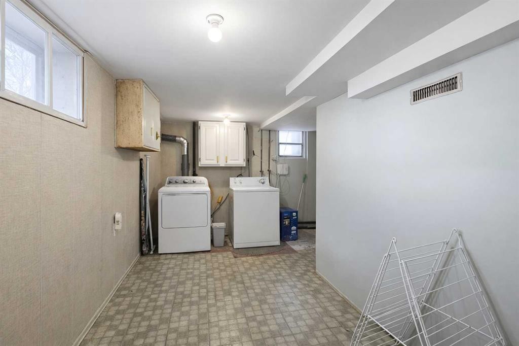 714 17 Avenue Nw, Calgary, AB - Indoor Photo Showing Laundry Room