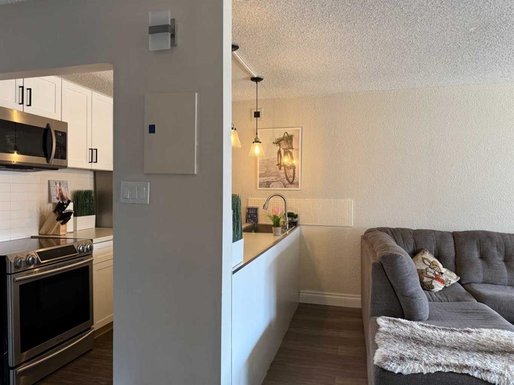 511-221 6 Avenue Se, Calgary, AB - Indoor Photo Showing Other Room