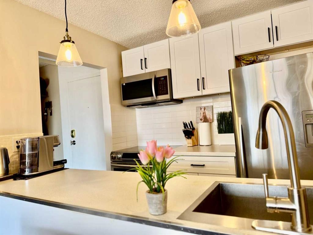 511-221 6 Avenue Se, Calgary, AB - Indoor Photo Showing Kitchen