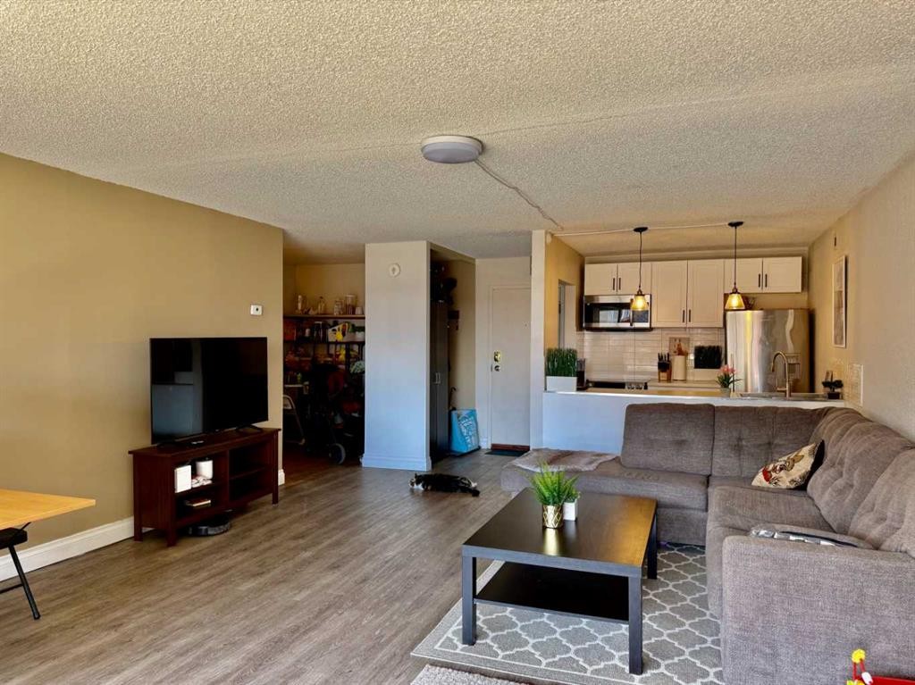 511-221 6 Avenue Se, Calgary, AB - Indoor Photo Showing Living Room