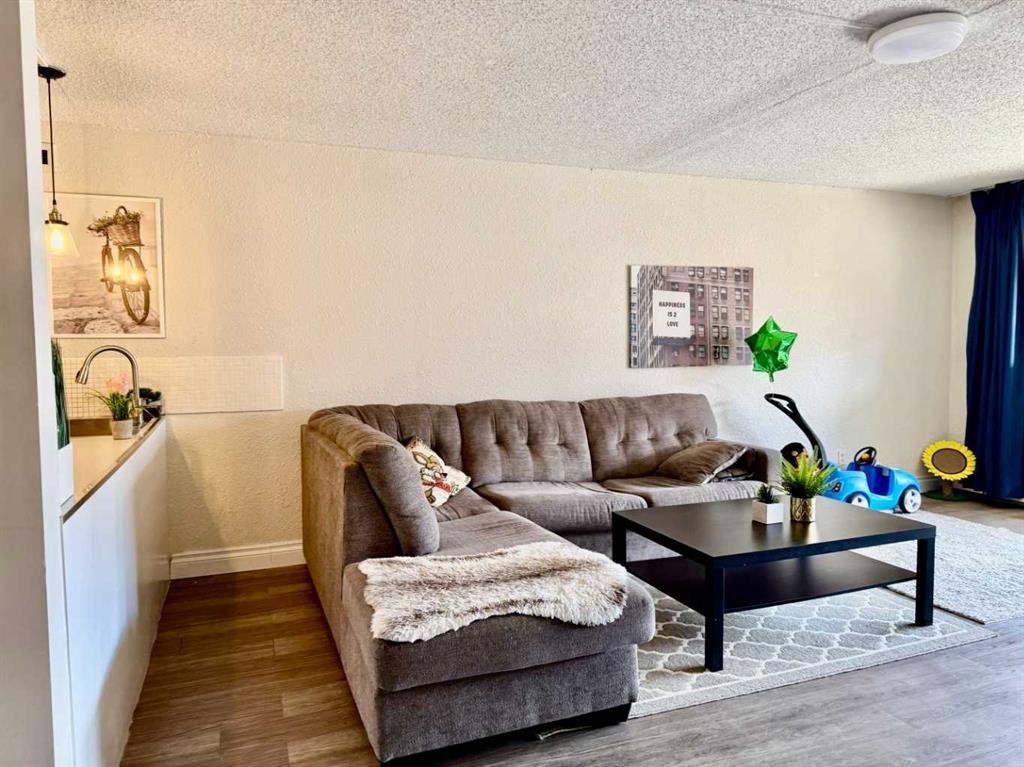 511-221 6 Avenue Se, Calgary, AB - Indoor Photo Showing Living Room