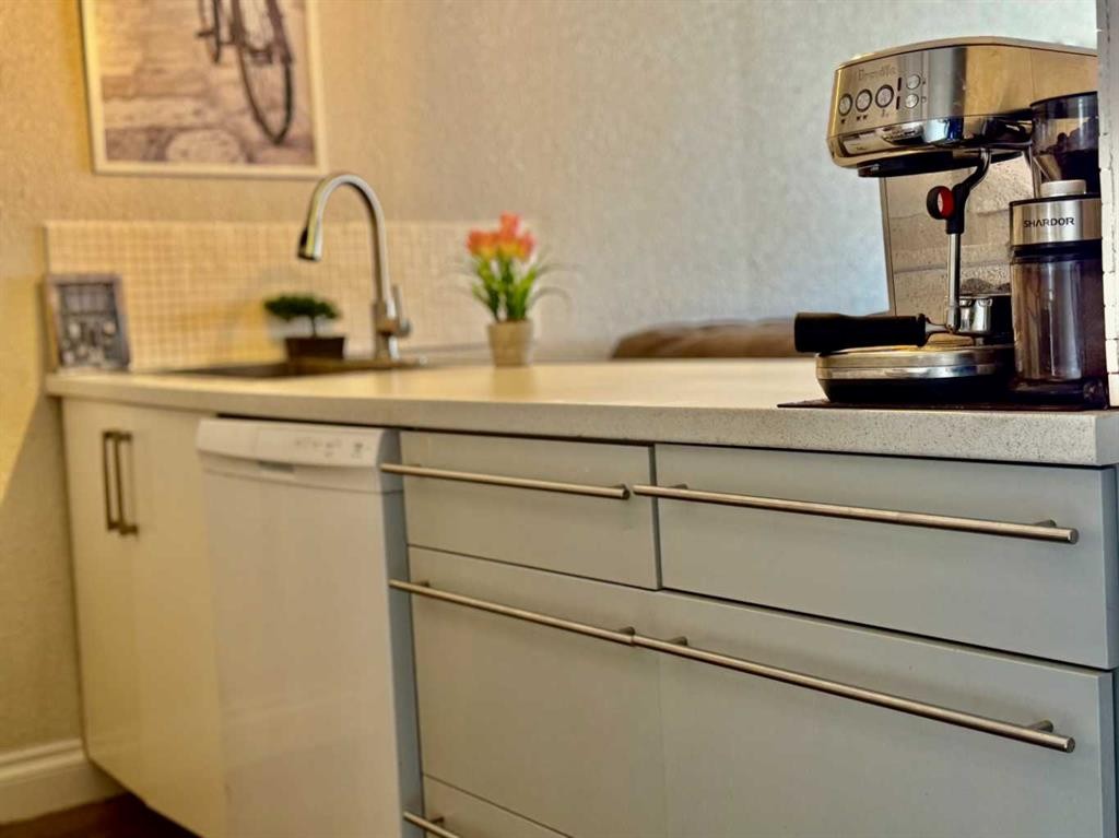 511-221 6 Avenue Se, Calgary, AB - Indoor Photo Showing Kitchen