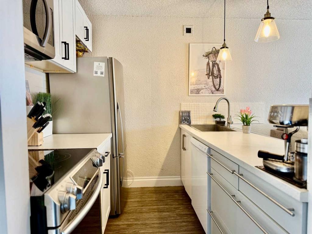 511-221 6 Avenue Se, Calgary, AB - Indoor Photo Showing Kitchen With Upgraded Kitchen