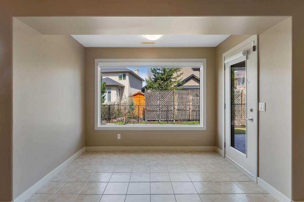273 Everglade Circle Sw, Calgary, AB - Indoor Photo Showing Other Room