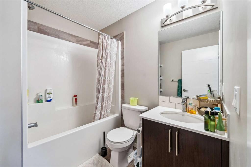 90 Redstone Way Ne, Calgary, AB - Indoor Photo Showing Bathroom