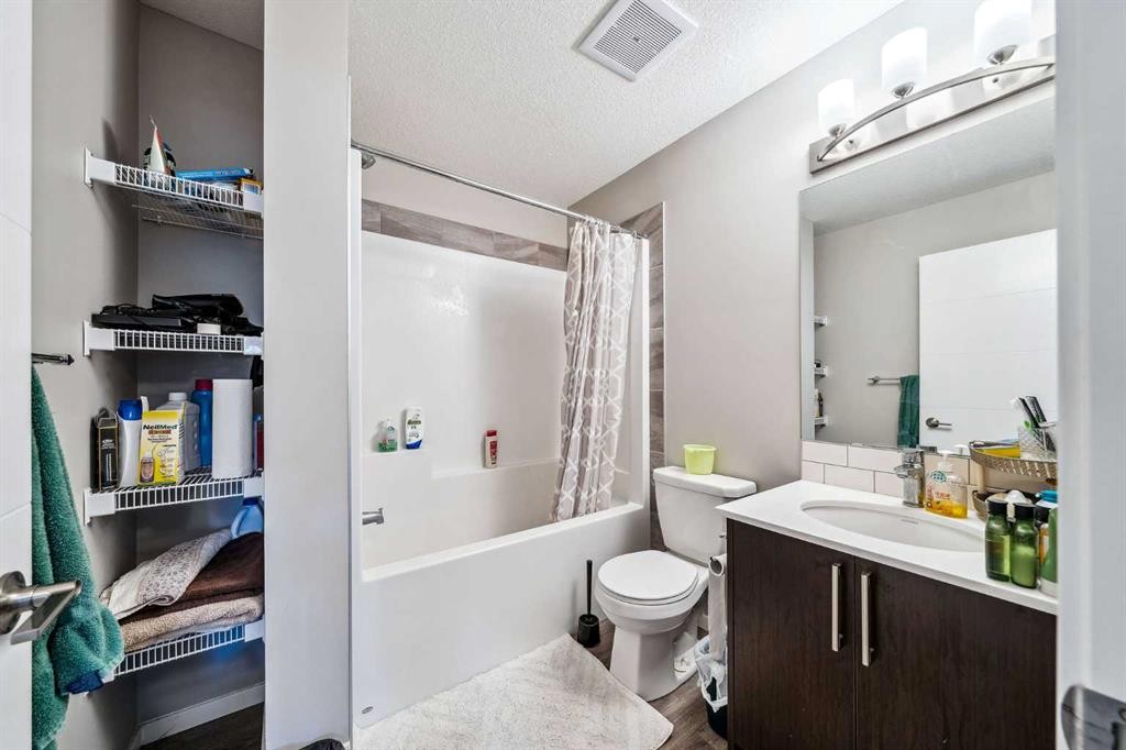 90 Redstone Way Ne, Calgary, AB - Indoor Photo Showing Bathroom