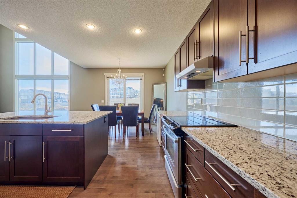 109 Sherwood Road Nw, Calgary, AB - Indoor Photo Showing Kitchen With Upgraded Kitchen
