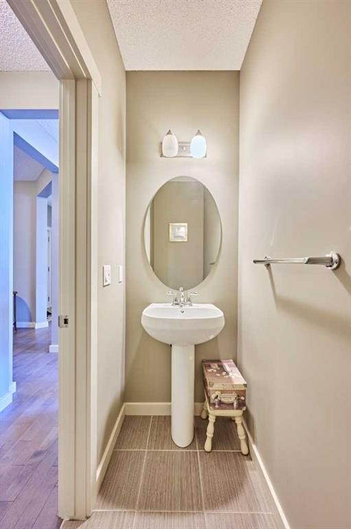 109 Sherwood Road Nw, Calgary, AB - Indoor Photo Showing Bathroom