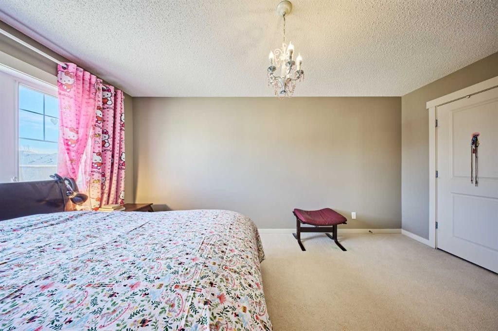 109 Sherwood Road Nw, Calgary, AB - Indoor Photo Showing Bedroom