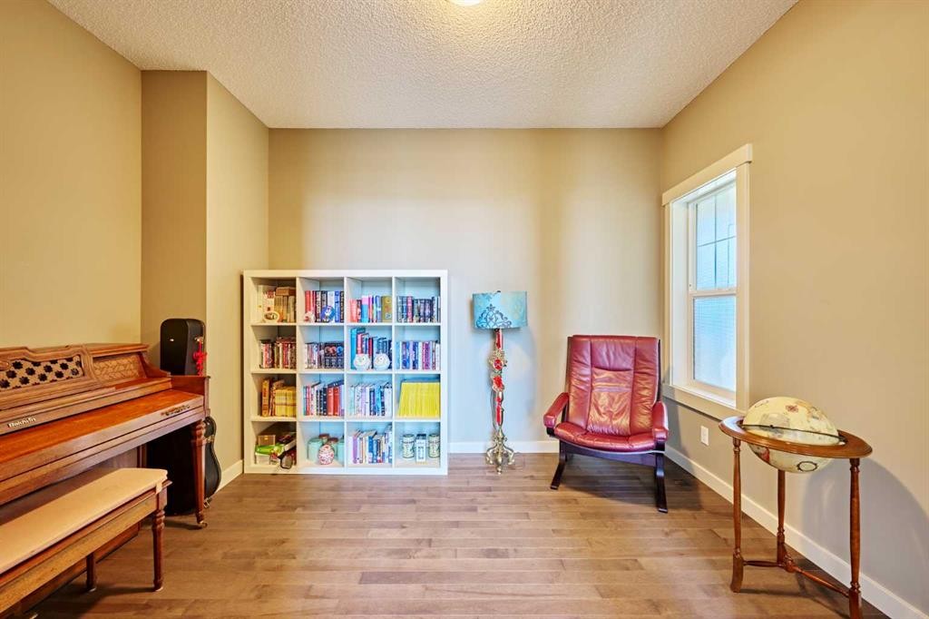 109 Sherwood Road Nw, Calgary, AB - Indoor