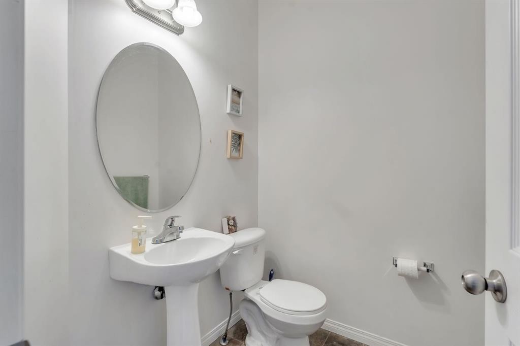 4501-111 Tarawood Lane Ne, Calgary, AB - Indoor Photo Showing Bathroom