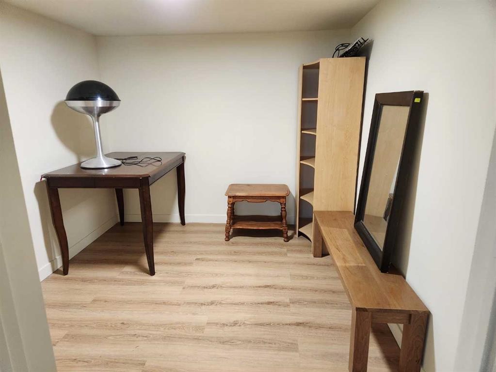 7304 5 Street Sw, Calgary, AB - Indoor Photo Showing Other Room