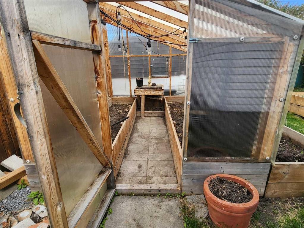 7304 5 Street Sw, Calgary, AB - Indoor Photo Showing Other Room