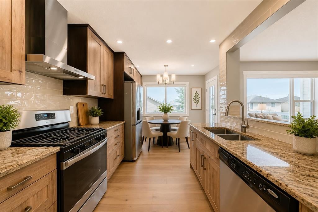 159 Citadel Peak Circle Nw, Calgary, AB - Indoor Photo Showing Kitchen With Double Sink With Upgraded Kitchen