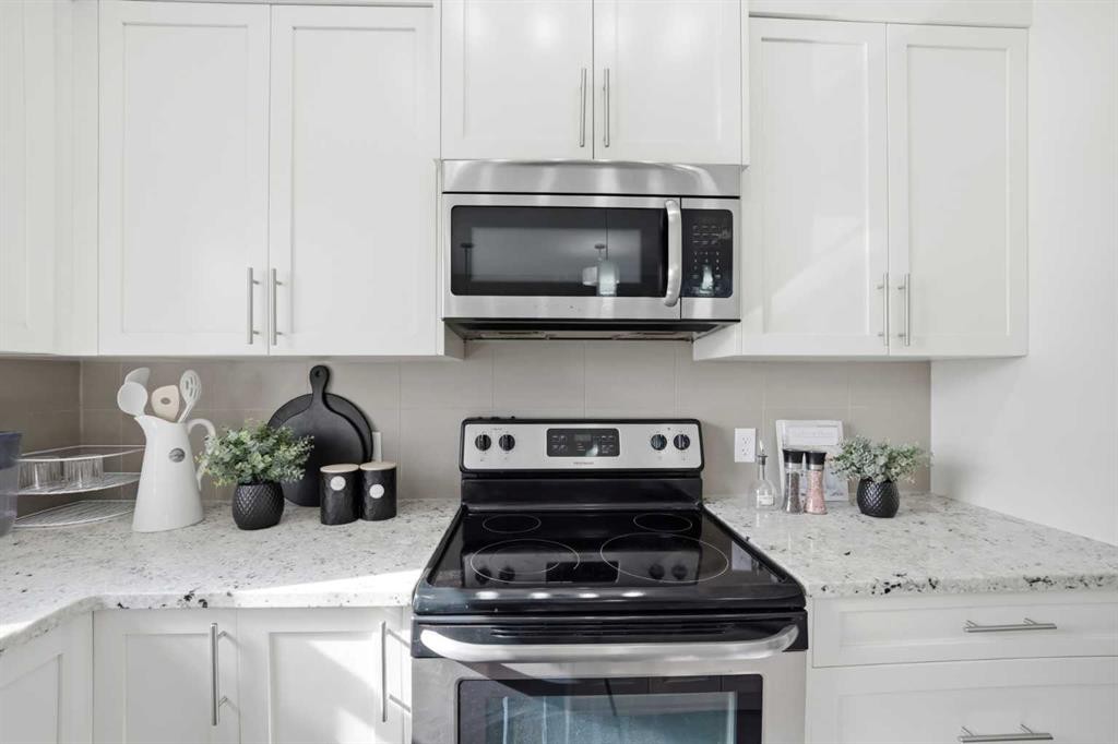 556 Redstone View Ne, Calgary, AB - Indoor Photo Showing Kitchen With Upgraded Kitchen