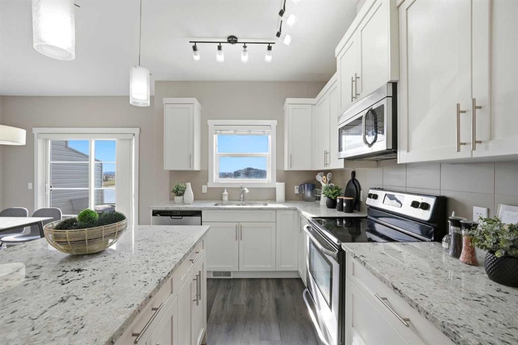 556 Redstone View Ne, Calgary, AB - Indoor Photo Showing Kitchen With Upgraded Kitchen