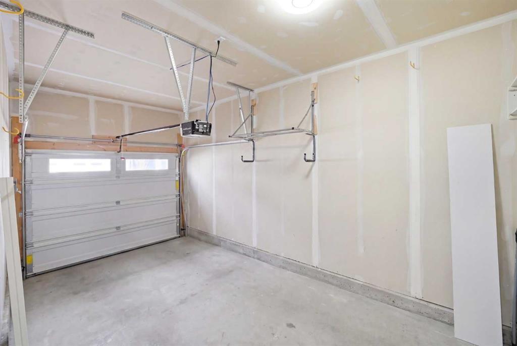 556 Redstone View Ne, Calgary, AB - Indoor Photo Showing Garage