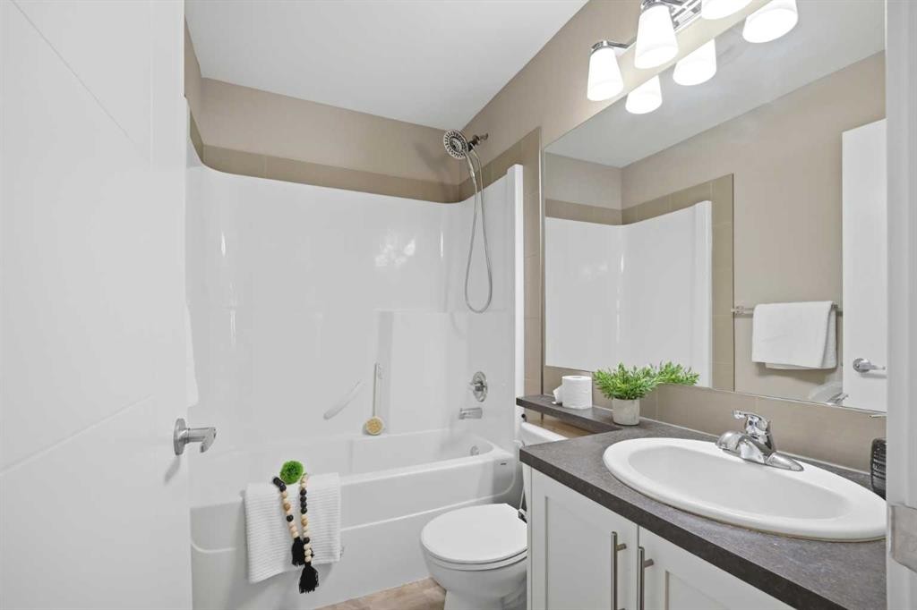 556 Redstone View Ne, Calgary, AB - Indoor Photo Showing Bathroom