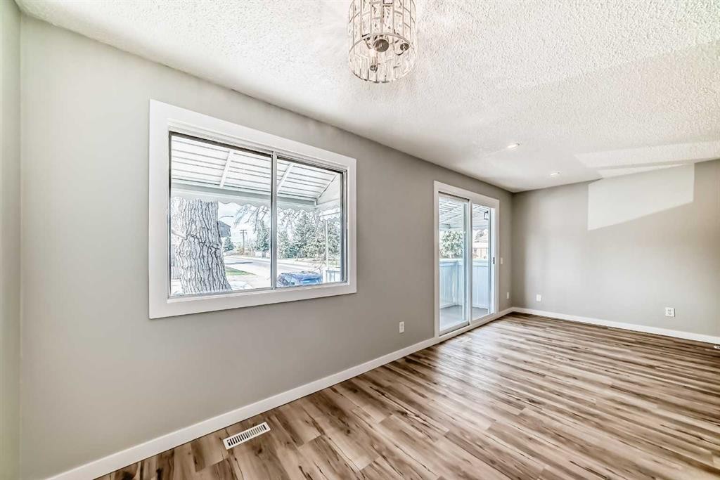 F-903 44 Street Se, Calgary, AB - Indoor Photo Showing Other Room