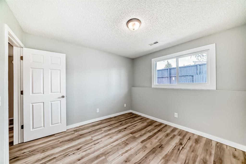 F-903 44 Street Se, Calgary, AB - Indoor Photo Showing Other Room