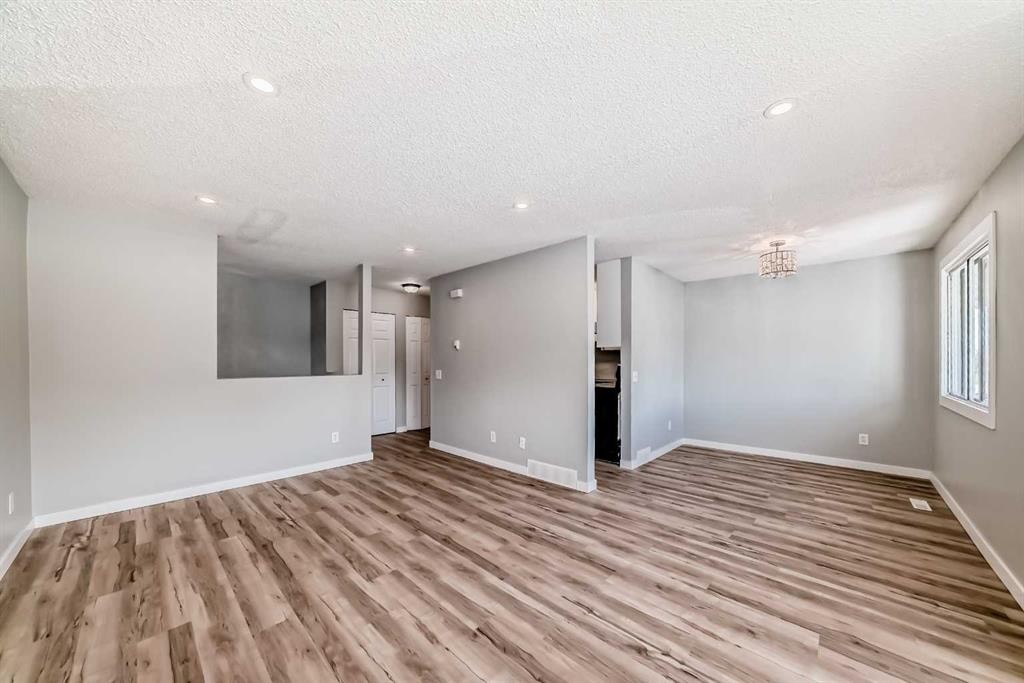 F-903 44 Street Se, Calgary, AB - Indoor Photo Showing Other Room