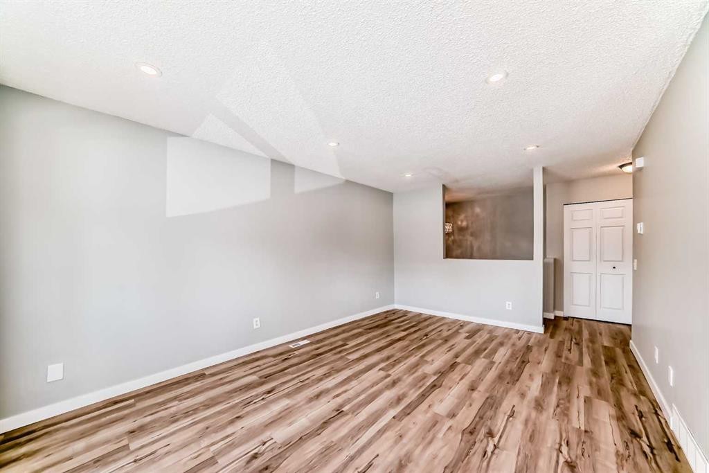 F-903 44 Street Se, Calgary, AB - Indoor Photo Showing Other Room
