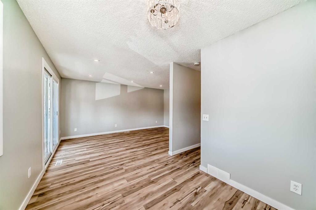 F-903 44 Street Se, Calgary, AB - Indoor Photo Showing Other Room